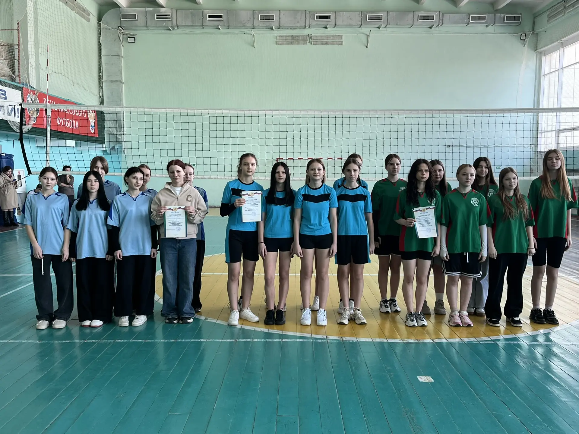 Волейбольный турнир на Кубок единства: Соревнования среди школьников Обливского района